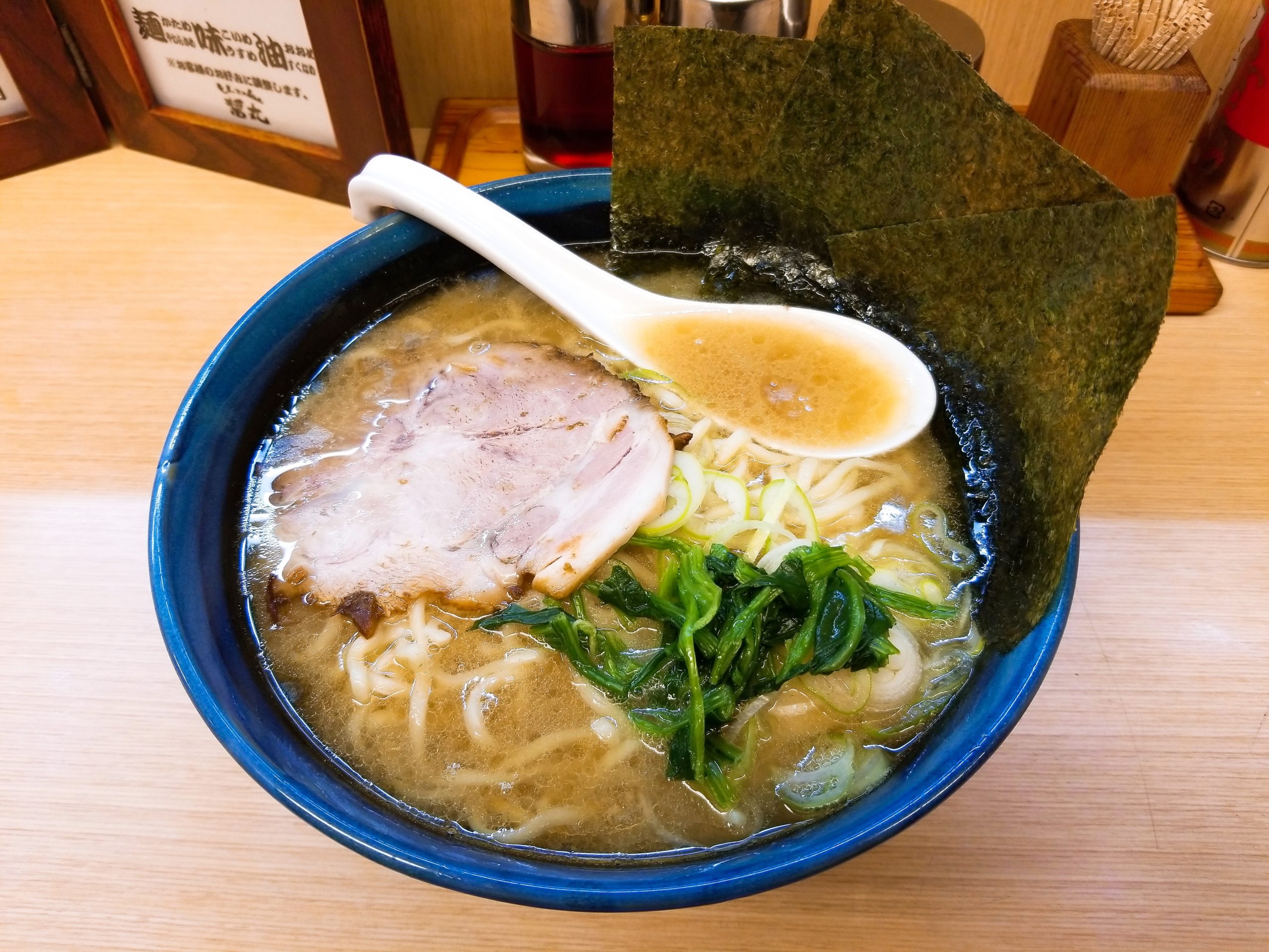 醤丸 じゃんまる 見た目は家系 中目黒 祐天寺にある激ウマとんこつラーメン ナカメディア