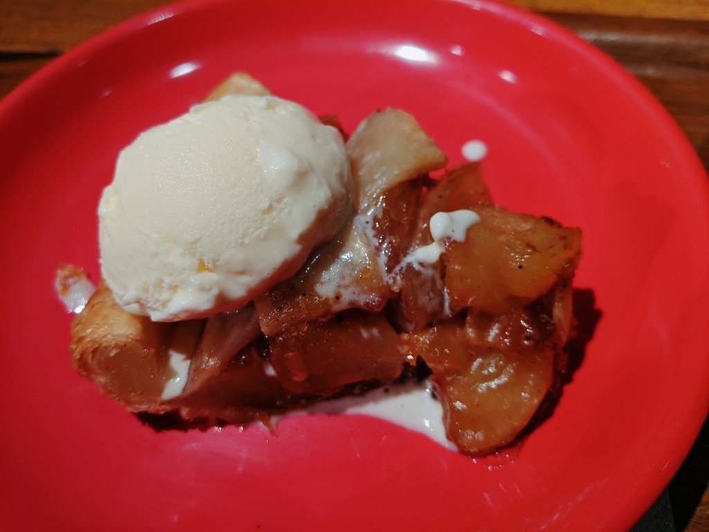 Aomori's Apple Pie with icecream