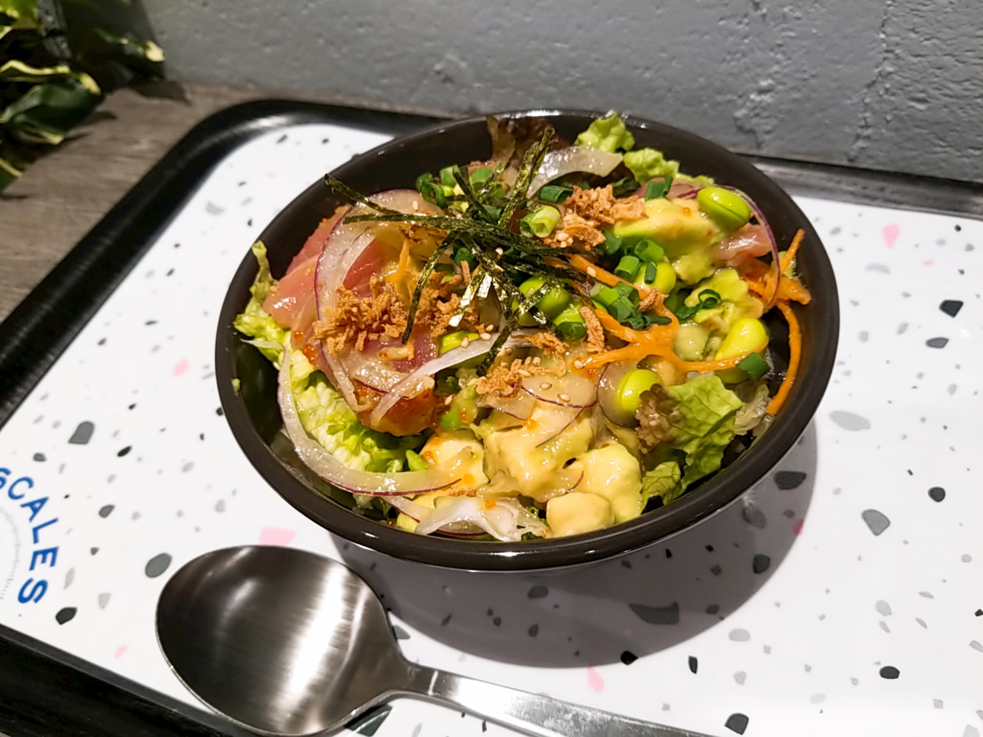 Scales 中目黒駅徒歩1分にオープンしたばかりのポキボウル専門店へ行ってきた ナカメディア