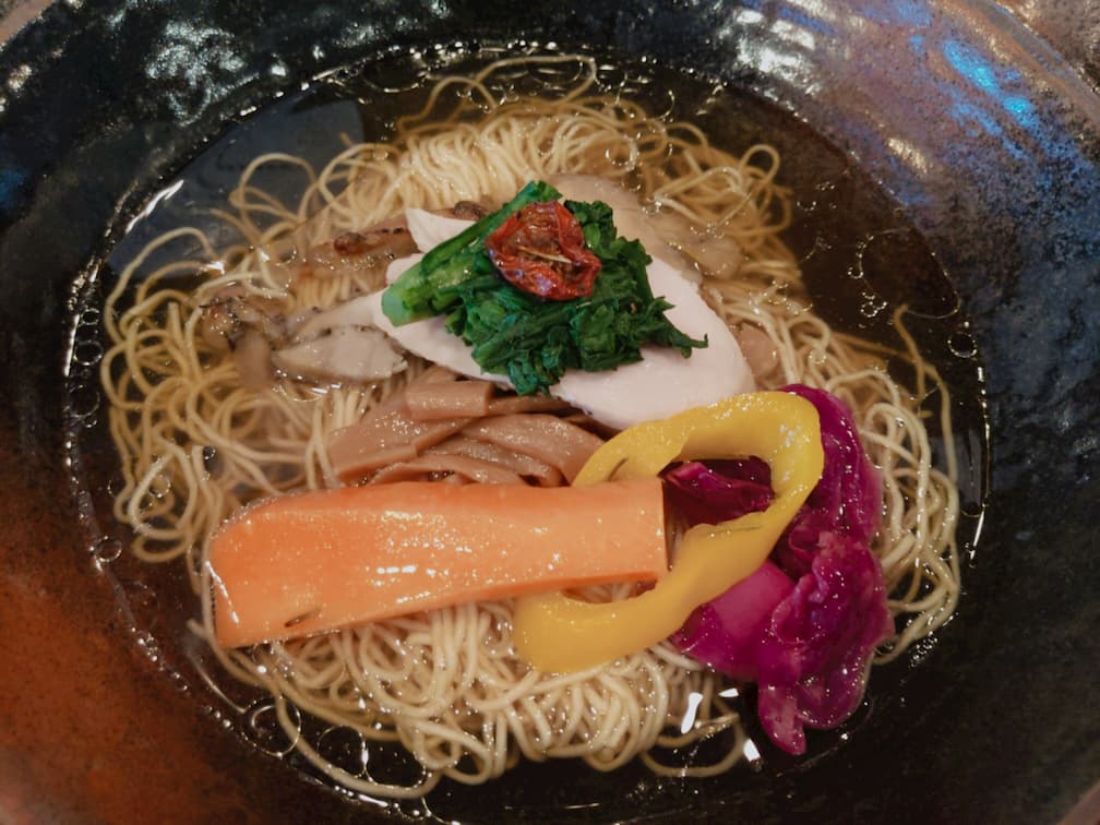 【ramen る】日本で唯一！五島地鶏しまさざなみを使用した塩ラーメンが中目黒に爆誕！｜ナカメディア