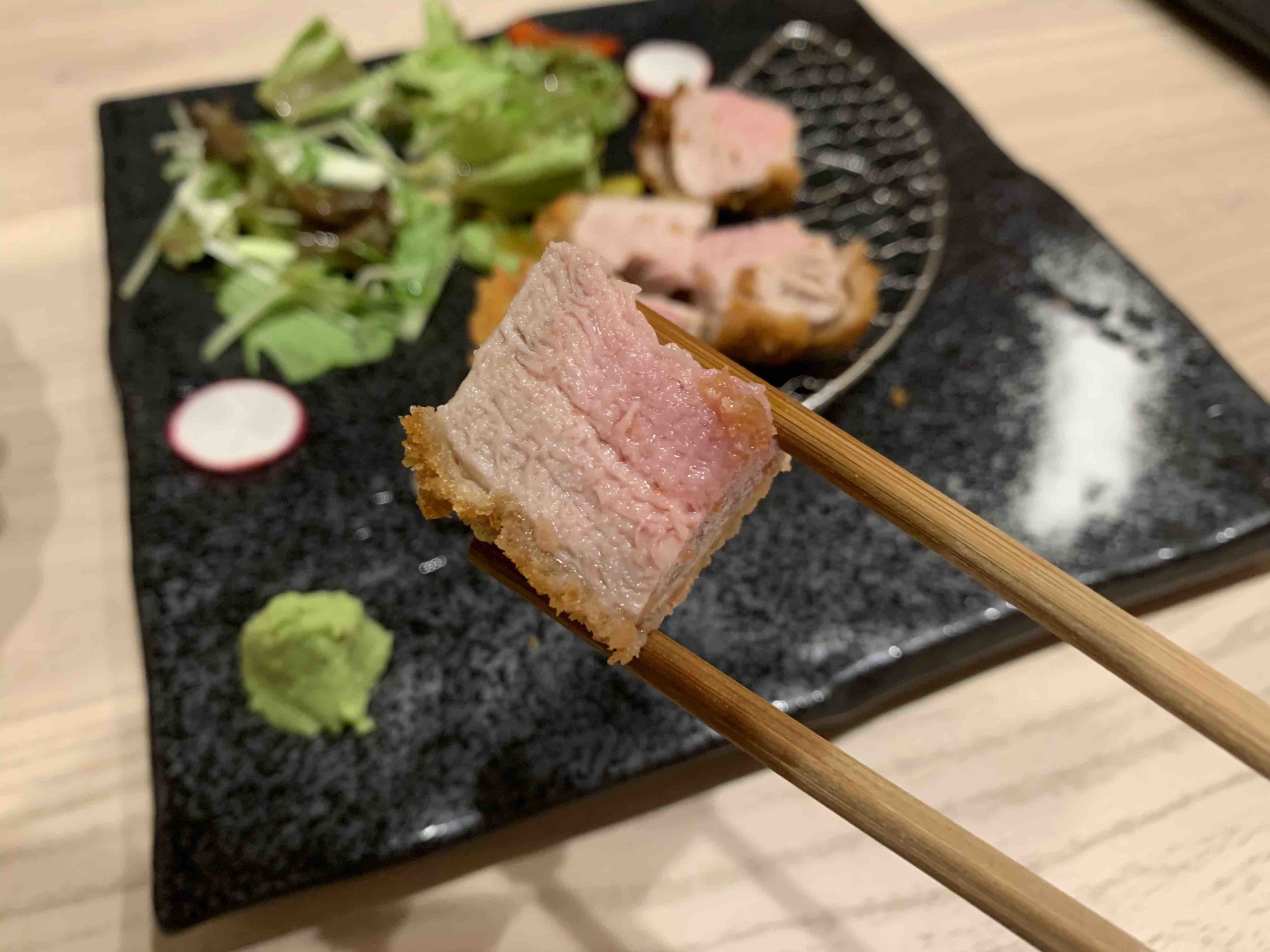【FuGuBuTaSaKaBa（ふぐぶた酒場）】「日本一幸せな豚」が食べられる居酒屋！｜ナカメディア