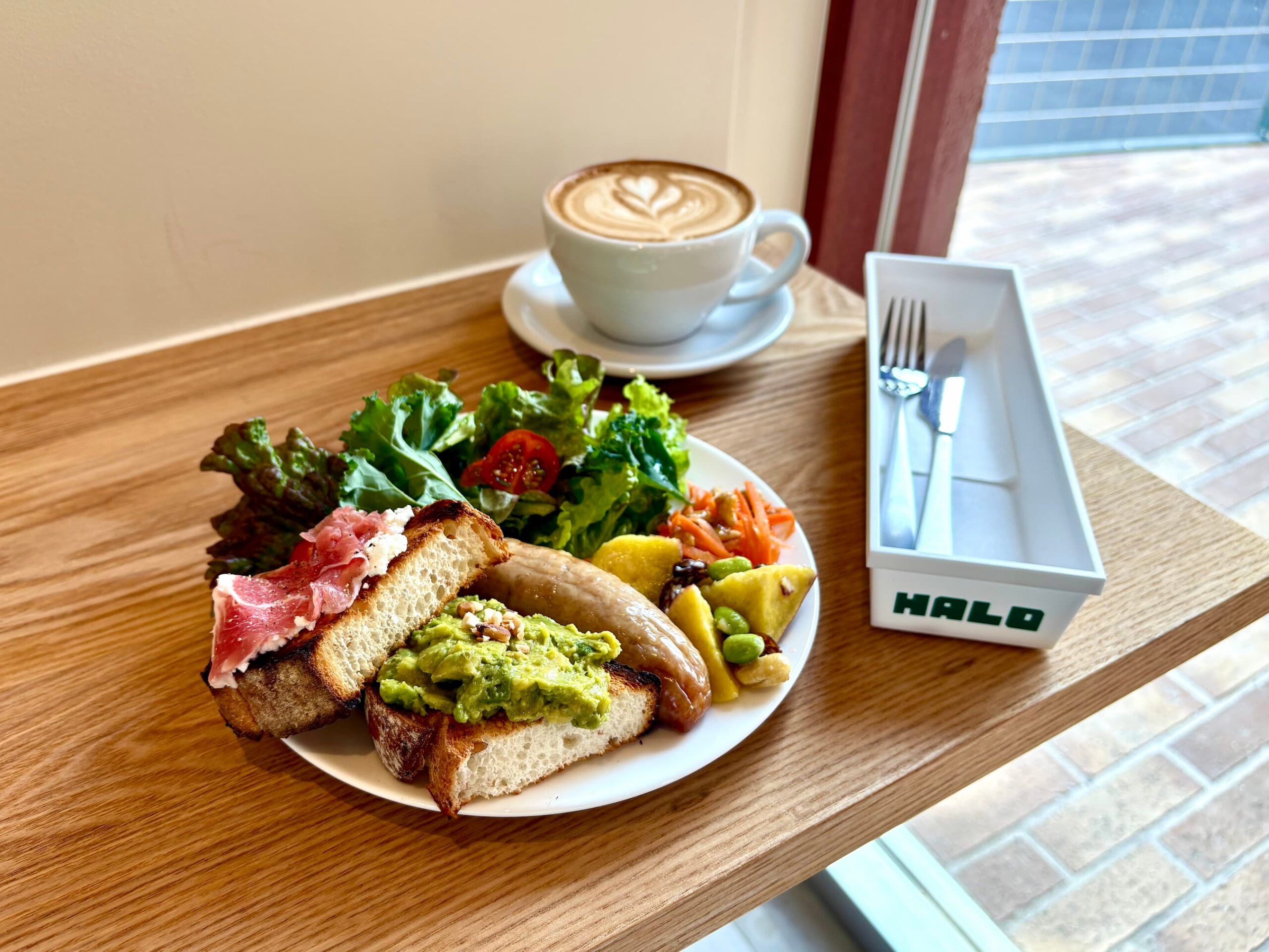 HALO│中目黒】すでに人気の新店カフェで、ボリューム満点ワンプレート